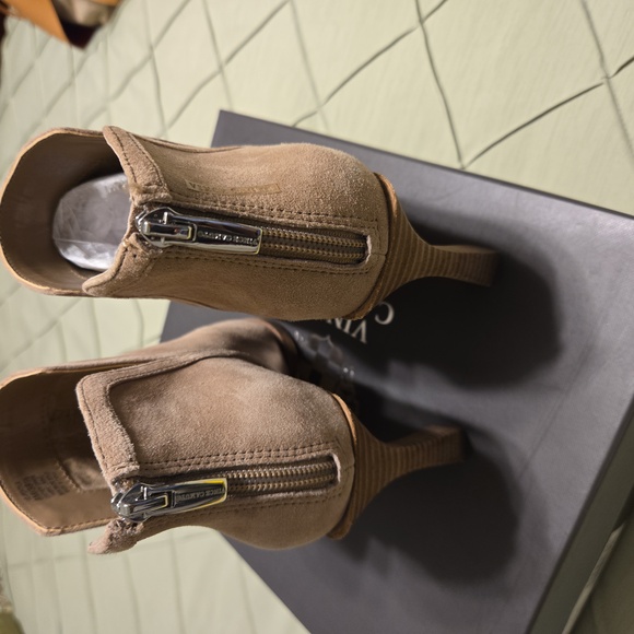 Vince Camuto Pentila booties. Tan suede,  size 8M - Picture 4 of 11
